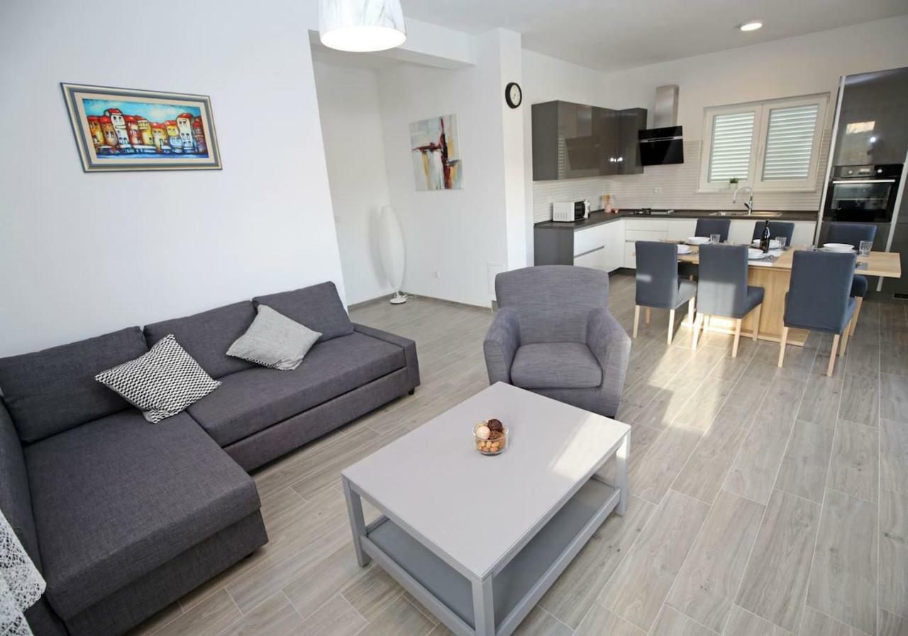 Modern Guest House Rak With Beautiful Pool Šibenik Exterior foto